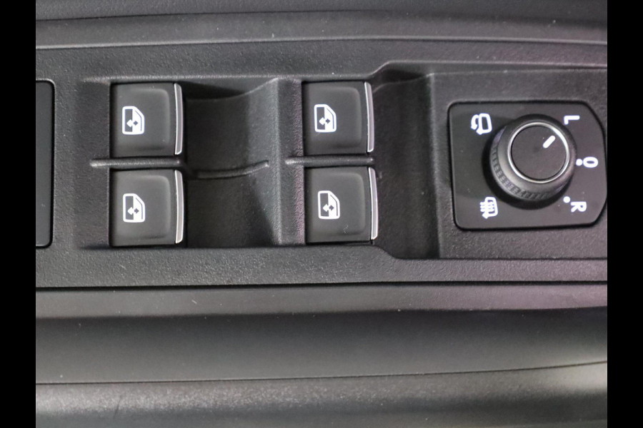 Volkswagen T-Roc Cabrio 1.5 TSI R-Line 150 pk Automaat (DSG) | Navigatie | Windscherm | Trekhaak (afneembaar) | Parkeersensoren (Park assist) | Stoelverwarming | R-Line |
