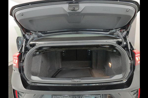 Volkswagen T-Roc Cabrio 1.5 TSI R-Line 150 pk Automaat (DSG) | Navigatie | Windscherm | Trekhaak (afneembaar) | Parkeersensoren (Park assist) | Stoelverwarming | R-Line |