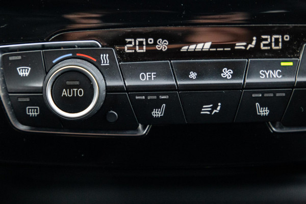 BMW X1 xDrive25e Executive X CAMERA / CARPLAY / HEAD UP DISPLAY / LEDER / LED / CRUISE CONTROLE / STOELVERWARMING