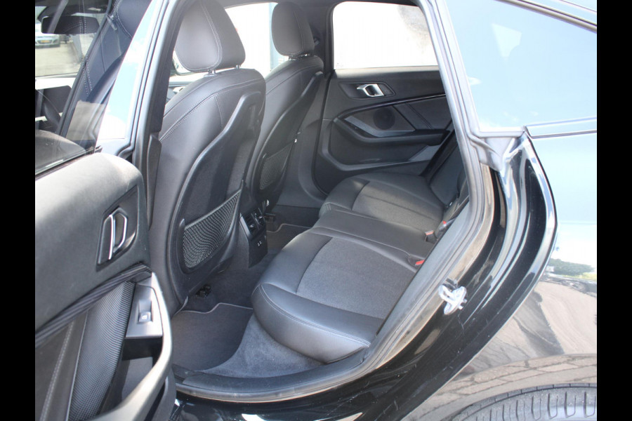 BMW 2 Serie Gran Coupé 218i Executive Edition | STOELVERWARMING | APPLE CARPLAY / ANDROID AUTO |