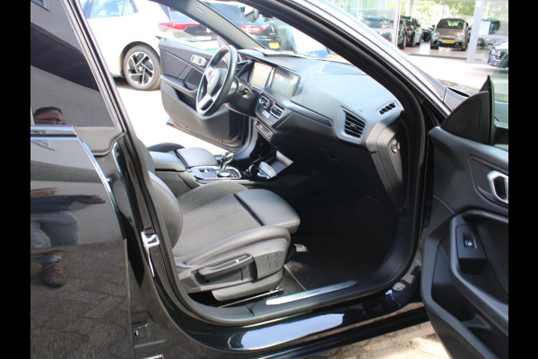 BMW 2 Serie Gran Coupé 218i Executive Edition | STOELVERWARMING | APPLE CARPLAY / ANDROID AUTO |