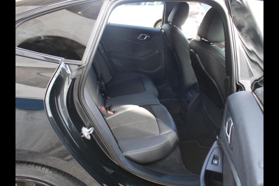 BMW 2 Serie Gran Coupé 218i Executive Edition | STOELVERWARMING | APPLE CARPLAY / ANDROID AUTO |