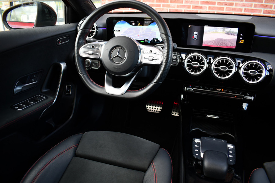 Mercedes-Benz A-Klasse 250 e AMG-Line Pano 19inch Night Patagonia-red!