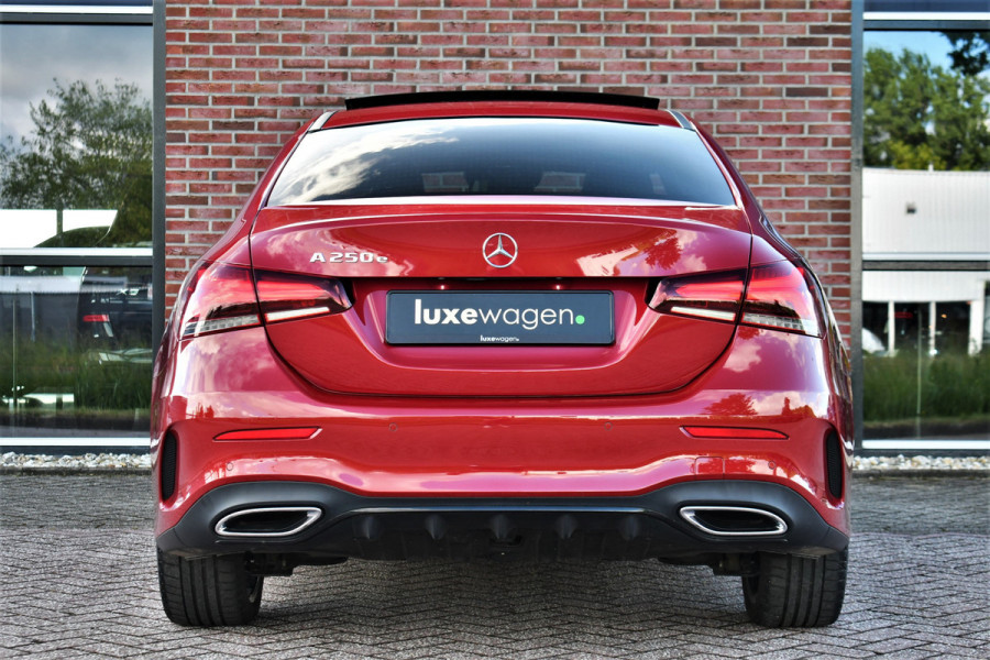 Mercedes-Benz A-Klasse 250 e AMG-Line Pano 19inch Night Patagonia-red!