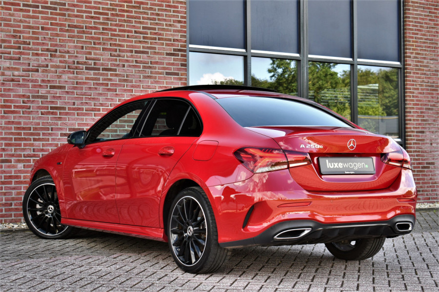 Mercedes-Benz A-Klasse 250 e AMG-Line Pano 19inch Night Patagonia-red!