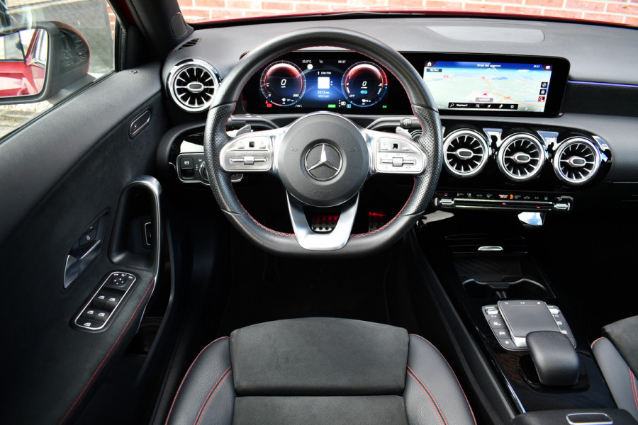 Mercedes-Benz A-Klasse 250 e AMG-Line Pano 19inch Night Patagonia-red!