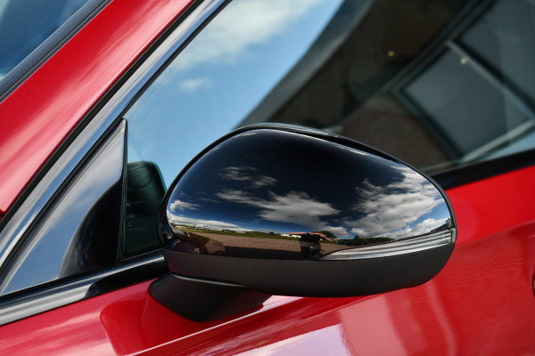 Mercedes-Benz A-Klasse 250 e AMG-Line Pano 19inch Night Patagonia-red!