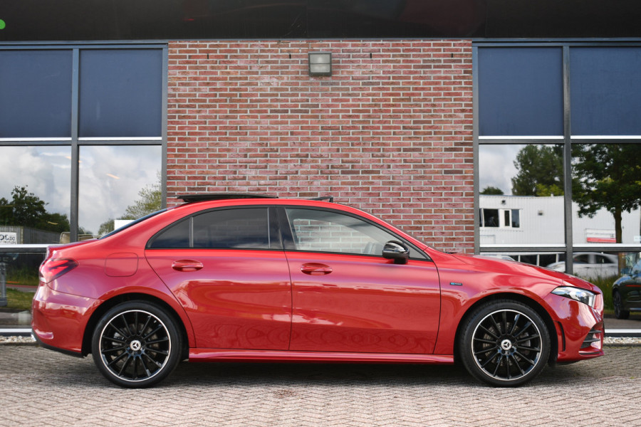 Mercedes-Benz A-Klasse 250 e AMG-Line Pano 19inch Night Patagonia-red!