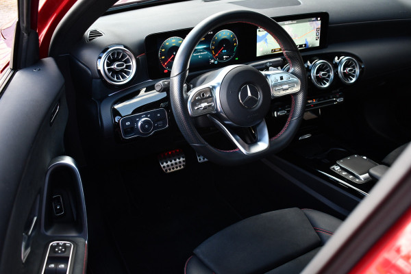 Mercedes-Benz A-Klasse 250 e AMG-Line Pano 19inch Night Patagonia-red!