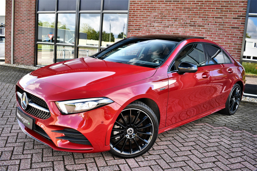 Mercedes-Benz A-Klasse 250 e AMG-Line Pano 19inch Night Patagonia-red!