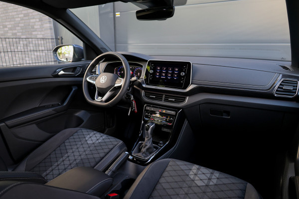 Volkswagen T-Cross 1.0 TSI R-Line Edition | R-LINE | ACC | IQ LIGHT | CAMERA | 18 INCH | VERLICHTE GRILL | DIGITAL |