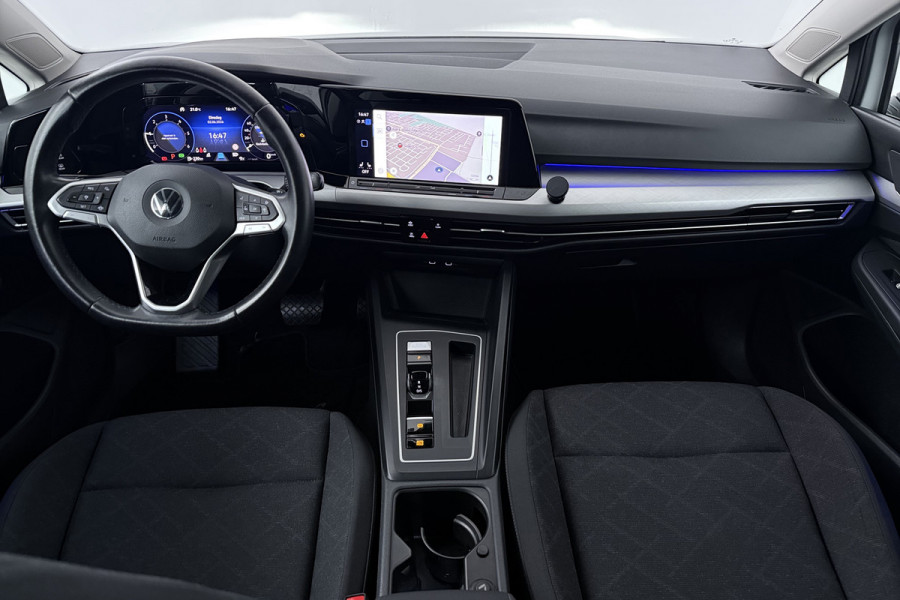 Volkswagen Golf 2.0 TDI Style (DIGITALE COCKPIT, SFEERVERLICHTING, NAVIGATIE, CRUISE ADAPTIEF, STUURVERWARMING)