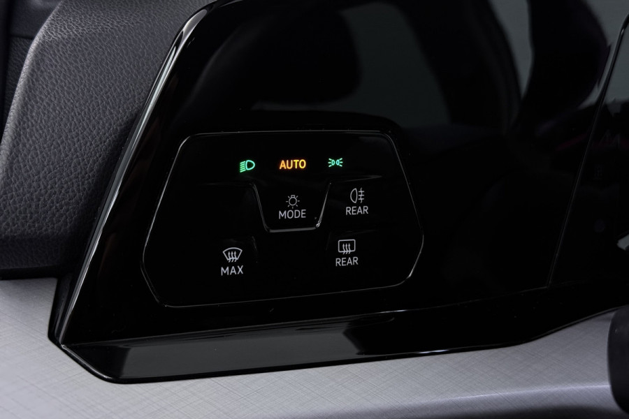 Volkswagen Golf 2.0 TDI Style (DIGITALE COCKPIT, SFEERVERLICHTING, NAVIGATIE, CRUISE ADAPTIEF, STUURVERWARMING)