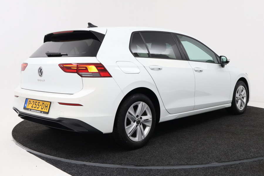 Volkswagen Golf 2.0 TDI Style (DIGITALE COCKPIT, SFEERVERLICHTING, NAVIGATIE, CRUISE ADAPTIEF, STUURVERWARMING)