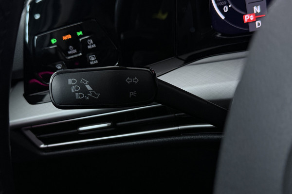 Volkswagen Golf 2.0 TDI Style (DIGITALE COCKPIT, SFEERVERLICHTING, NAVIGATIE, CRUISE ADAPTIEF, STUURVERWARMING)