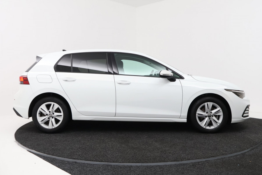 Volkswagen Golf 2.0 TDI Style (DIGITALE COCKPIT, SFEERVERLICHTING, NAVIGATIE, CRUISE ADAPTIEF, STUURVERWARMING)