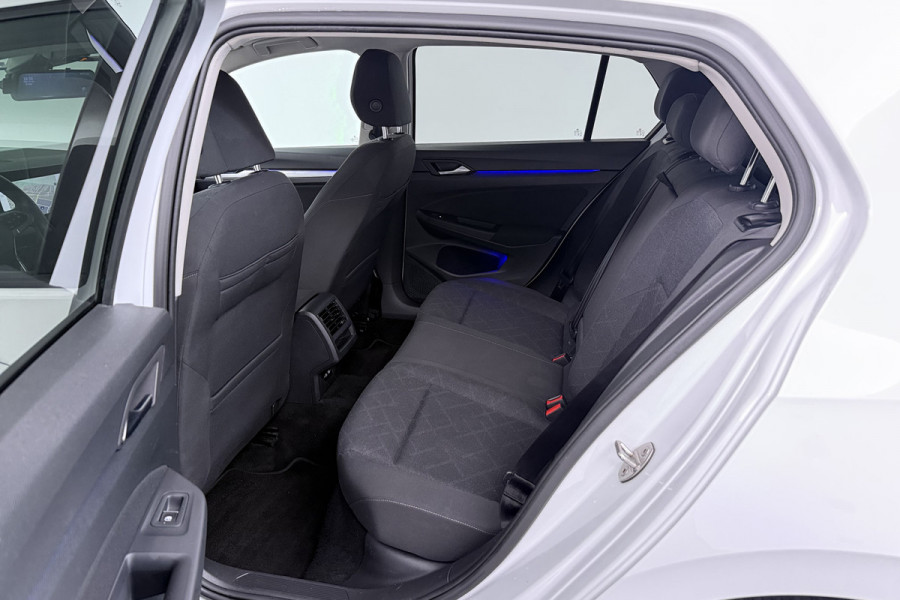 Volkswagen Golf 2.0 TDI Style (DIGITALE COCKPIT, SFEERVERLICHTING, NAVIGATIE, CRUISE ADAPTIEF, STUURVERWARMING)