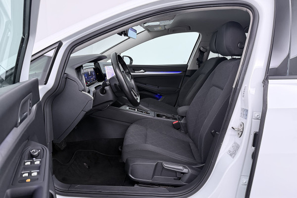 Volkswagen Golf 2.0 TDI Style (DIGITALE COCKPIT, SFEERVERLICHTING, NAVIGATIE, CRUISE ADAPTIEF, STUURVERWARMING)