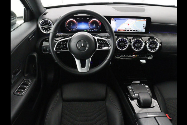 Mercedes-Benz A-Klasse 250e Style | SOH 92% | Stoelverwarming | Sfeerverlichting | Keyless | Camera | Navigatie | Widescreen | Half leder | Side Assist | Climate control | Bluetooth | PHEV | Plug In