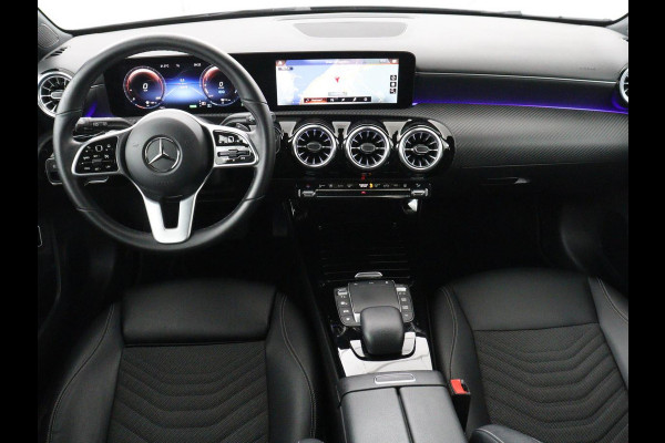 Mercedes-Benz A-Klasse 250e Style | SOH 92% | Stoelverwarming | Sfeerverlichting | Keyless | Camera | Navigatie | Widescreen | Half leder | Side Assist | Climate control | Bluetooth | PHEV | Plug In