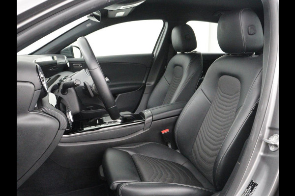 Mercedes-Benz A-Klasse 250e Style | SOH 92% | Stoelverwarming | Sfeerverlichting | Keyless | Camera | Navigatie | Widescreen | Half leder | Side Assist | Climate control | Bluetooth | PHEV | Plug In