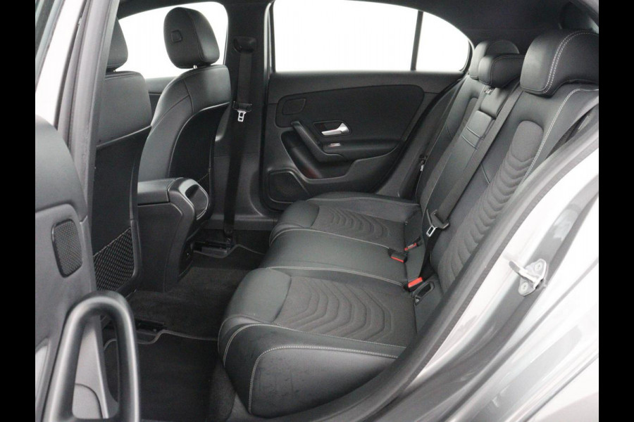 Mercedes-Benz A-Klasse 250e Style | SOH 92% | Stoelverwarming | Sfeerverlichting | Keyless | Camera | Navigatie | Widescreen | Half leder | Side Assist | Climate control | Bluetooth | PHEV | Plug In