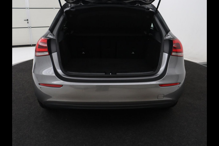 Mercedes-Benz A-Klasse 250e Style | SOH 92% | Stoelverwarming | Sfeerverlichting | Keyless | Camera | Navigatie | Widescreen | Half leder | Side Assist | Climate control | Bluetooth | PHEV | Plug In