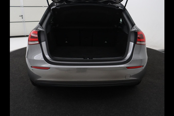 Mercedes-Benz A-Klasse 250e Style | SOH 92% | Stoelverwarming | Sfeerverlichting | Keyless | Camera | Navigatie | Widescreen | Half leder | Side Assist | Climate control | Bluetooth | PHEV | Plug In