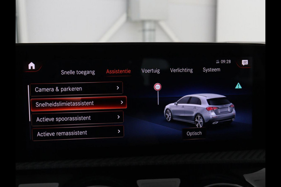 Mercedes-Benz A-Klasse 250e Style | SOH 92% | Stoelverwarming | Sfeerverlichting | Keyless | Camera | Navigatie | Widescreen | Half leder | Side Assist | Climate control | Bluetooth | PHEV | Plug In