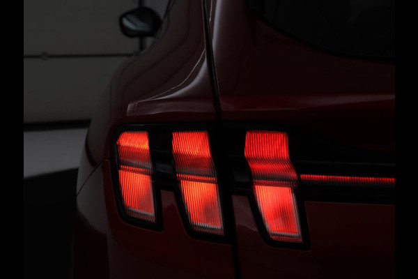 Ford Mustang Mach-E RWD 75 kWh | SOH 91% | Panoramadak | 360 Camera | Leder | Stoelverwarming | B&O Sound | Adaptive cruise | Park Assist | Keyless | Carplay | Navigatie | Full LED