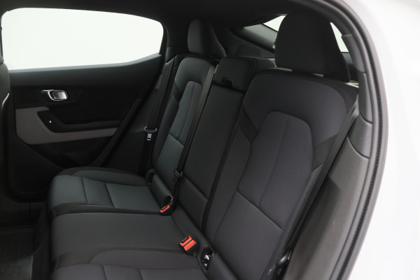 Polestar 2 Standard Range Single Motor 63kWh Camera, Apple Carplay, Memory, Lane Assist, 20"