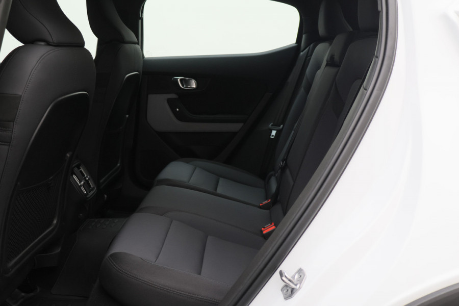 Polestar 2 Standard Range Single Motor 63kWh Camera, Apple Carplay, Memory, Lane Assist, 20"