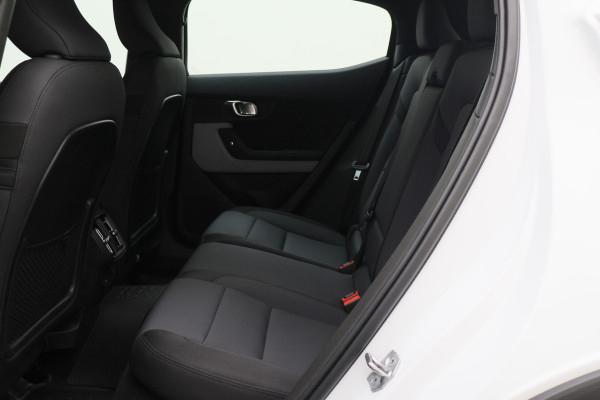Polestar 2 Standard Range Single Motor 63kWh Camera, Apple Carplay, Memory, Lane Assist, 20"