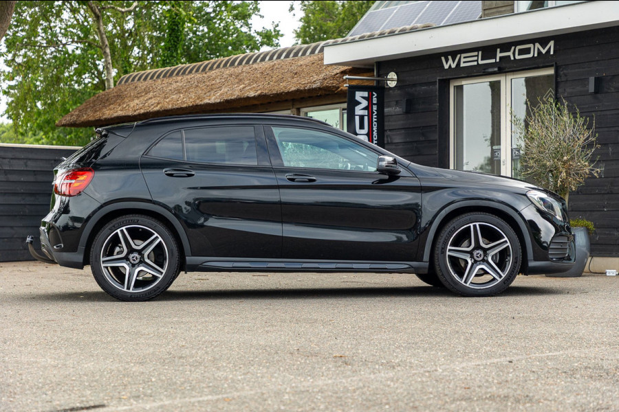 Mercedes-Benz GLA 180 Business Solution AMG Night Upgrade I Trekhaak I Cruise I Navigatie I 19 Inch I Led I Camera