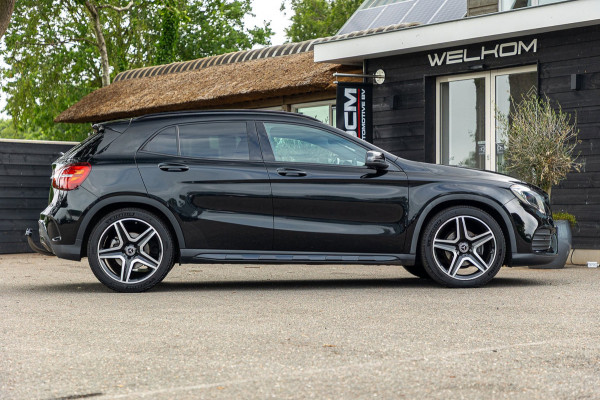 Mercedes-Benz GLA 180 Business Solution AMG Night Upgrade I Trekhaak I Cruise I Navigatie I 19 Inch I Led I Camera