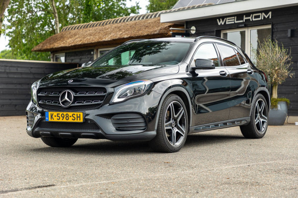 Mercedes-Benz GLA 180 Business Solution AMG Night Upgrade I Trekhaak I Cruise I Navigatie I 19 Inch I Led I Camera