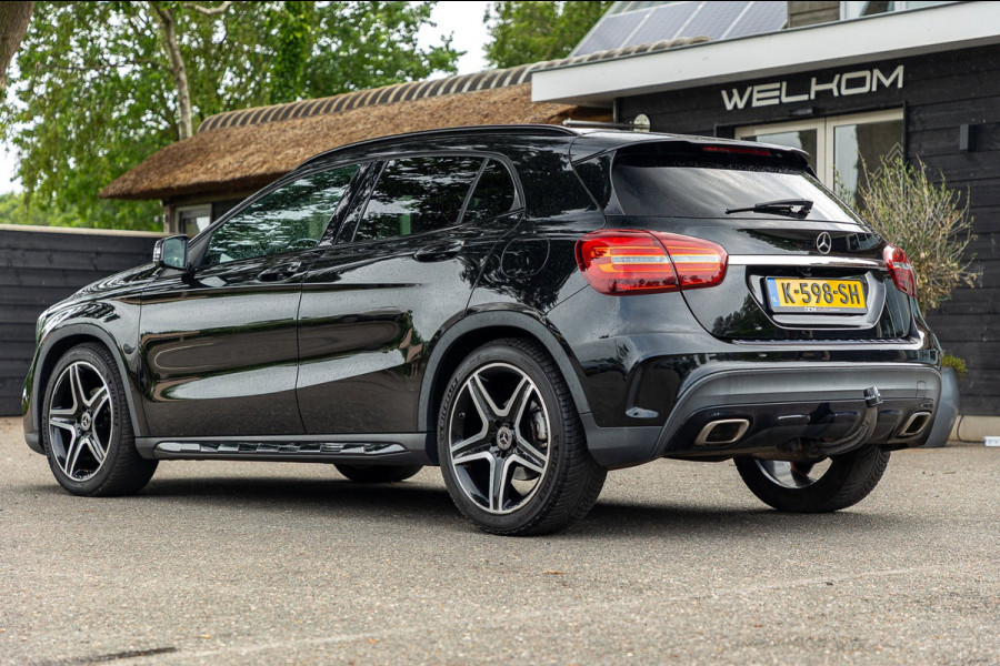 Mercedes-Benz GLA 180 Business Solution AMG Night Upgrade I Trekhaak I Cruise I Navigatie I 19 Inch I Led I Camera