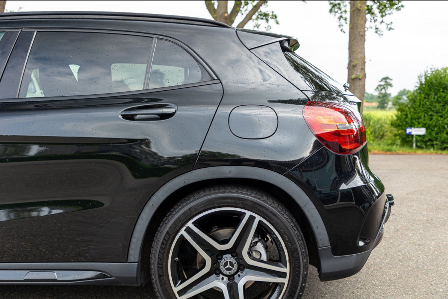 Mercedes-Benz GLA 180 Business Solution AMG Night Upgrade I Trekhaak I Cruise I Navigatie I 19 Inch I Led I Camera