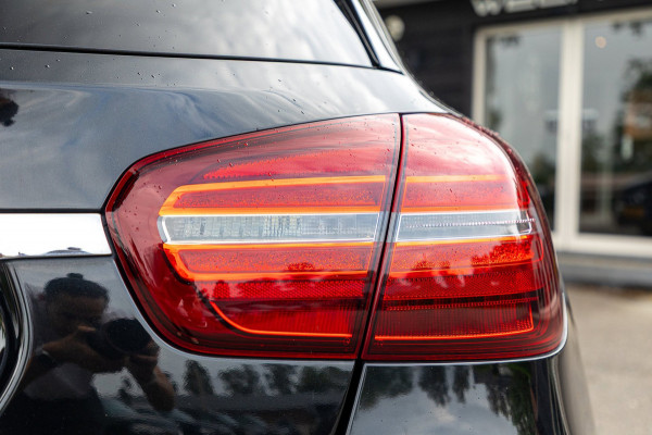 Mercedes-Benz GLA 180 Business Solution AMG Night Upgrade I Trekhaak I Cruise I Navigatie I 19 Inch I Led I Camera