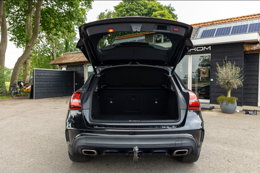 Mercedes-Benz GLA 180 Business Solution AMG Night Upgrade I Trekhaak I Cruise I Navigatie I 19 Inch I Led I Camera