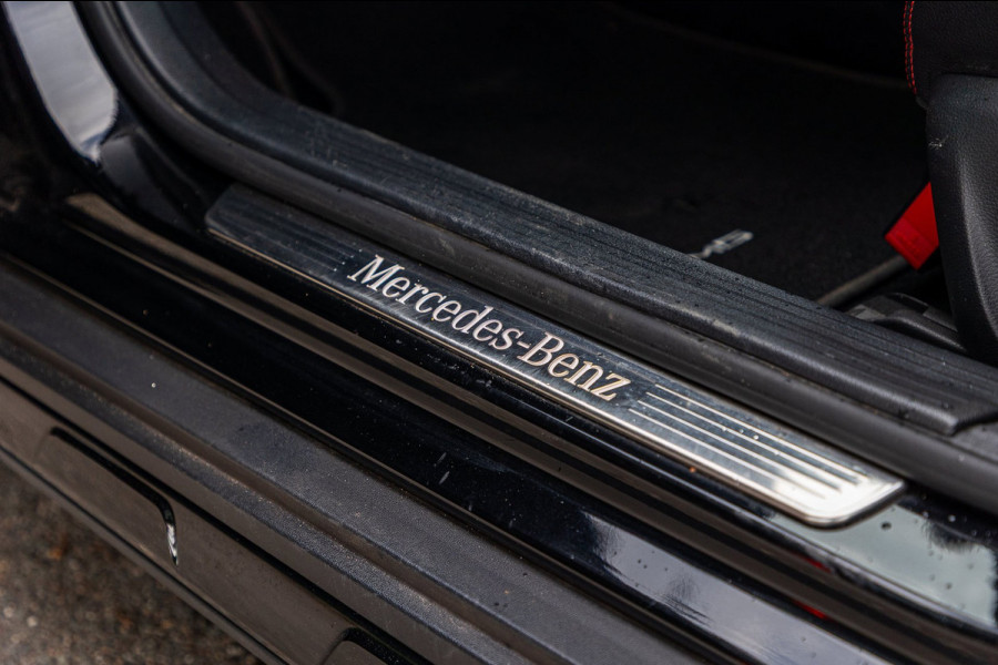 Mercedes-Benz GLA 180 Business Solution AMG Night Upgrade I Trekhaak I Cruise I Navigatie I 19 Inch I Led I Camera