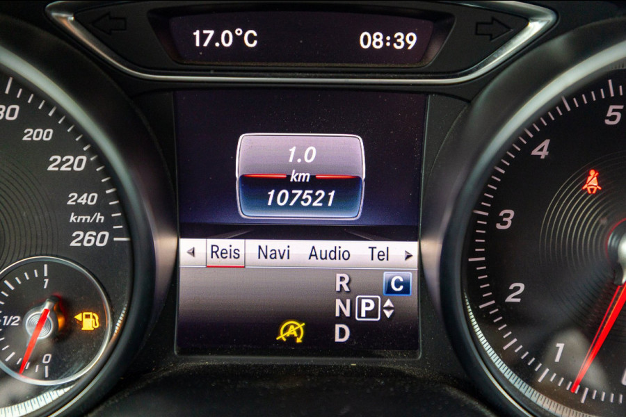 Mercedes-Benz GLA 180 Business Solution AMG Night Upgrade I Trekhaak I Cruise I Navigatie I 19 Inch I Led I Camera