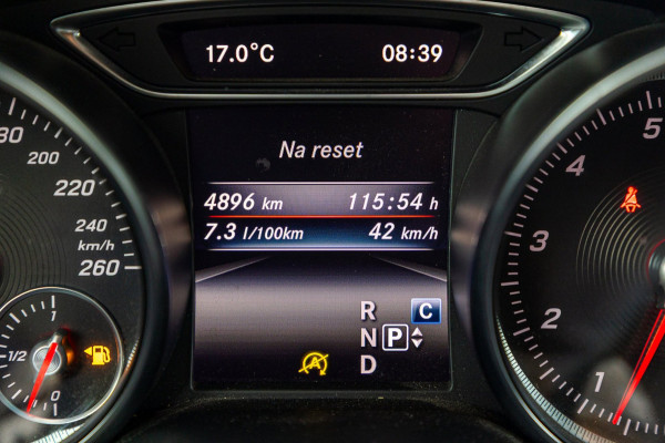 Mercedes-Benz GLA 180 Business Solution AMG Night Upgrade I Trekhaak I Cruise I Navigatie I 19 Inch I Led I Camera