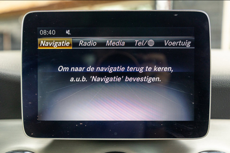 Mercedes-Benz GLA 180 Business Solution AMG Night Upgrade I Trekhaak I Cruise I Navigatie I 19 Inch I Led I Camera