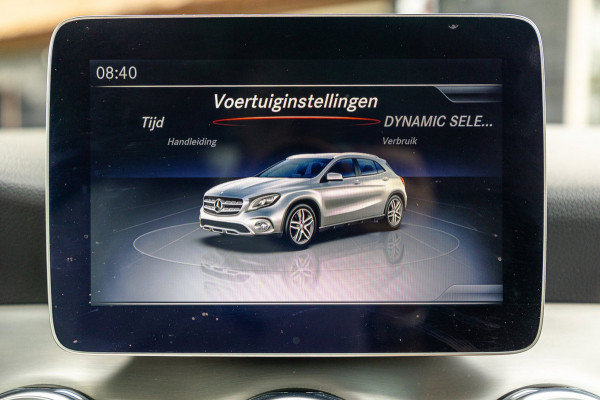 Mercedes-Benz GLA 180 Business Solution AMG Night Upgrade I Trekhaak I Cruise I Navigatie I 19 Inch I Led I Camera