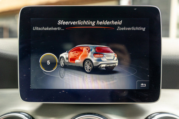Mercedes-Benz GLA 180 Business Solution AMG Night Upgrade I Trekhaak I Cruise I Navigatie I 19 Inch I Led I Camera