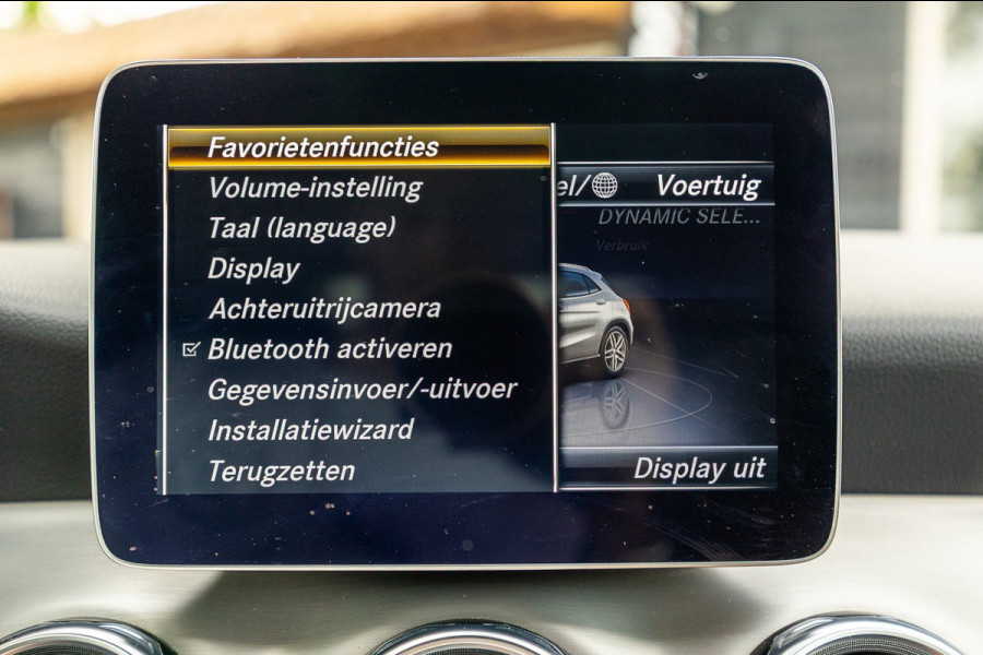 Mercedes-Benz GLA 180 Business Solution AMG Night Upgrade I Trekhaak I Cruise I Navigatie I 19 Inch I Led I Camera