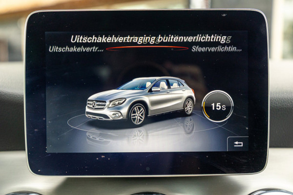 Mercedes-Benz GLA 180 Business Solution AMG Night Upgrade I Trekhaak I Cruise I Navigatie I 19 Inch I Led I Camera