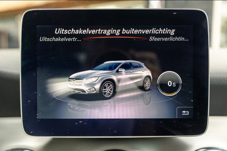 Mercedes-Benz GLA 180 Business Solution AMG Night Upgrade I Trekhaak I Cruise I Navigatie I 19 Inch I Led I Camera