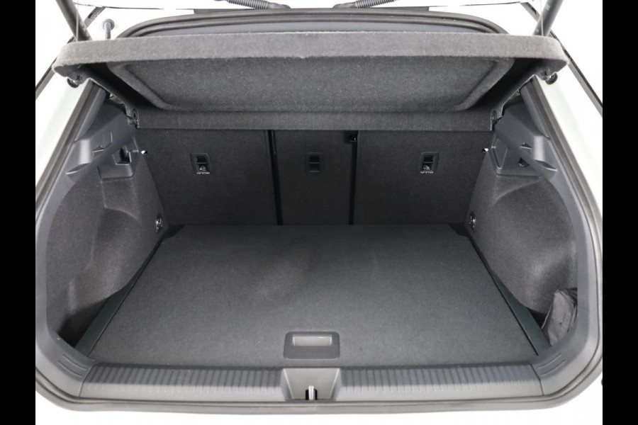 Volkswagen T-Roc 1.5 eTsi Style First Edition | 360 Camera | Black Style | Head-Up display | Led Matrix |
